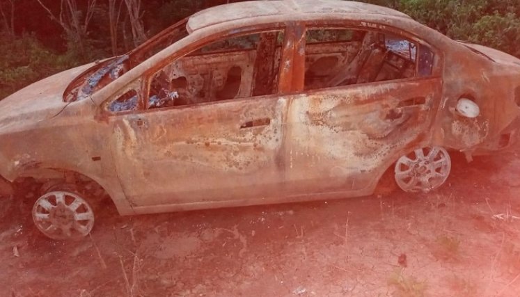 Carro quemado.