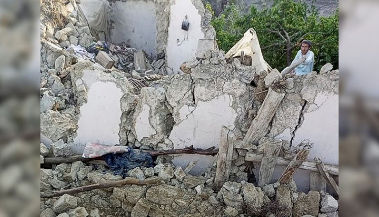 Terremoto en Afganistán deja más de 900 muertos y 600 heridos 