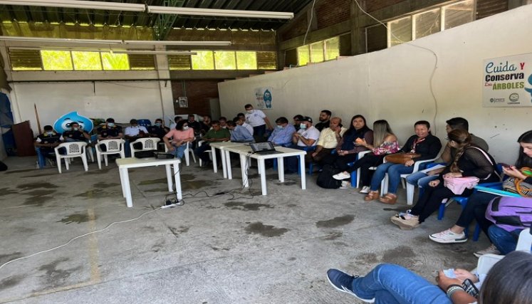 En mesa técnica se analizan las condiciones de la laguna de oxidación de Ábrego. / Foto: Cortesía / La Opinión 