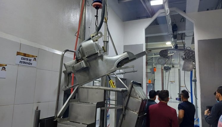 Los expendedores de carne indican que los elevados precios del producto obedecen a la exportación del ganado en pie.   