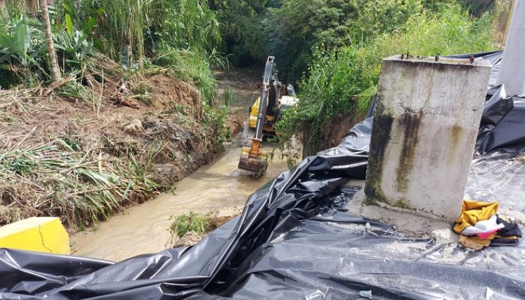 Varias entidades coordinan el dragado del río en el sector de Las Llanadas./ Foto:Javier Sarabia/La Opinión