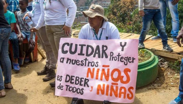 Cuidar a los niños y jóvenes en Colombia 