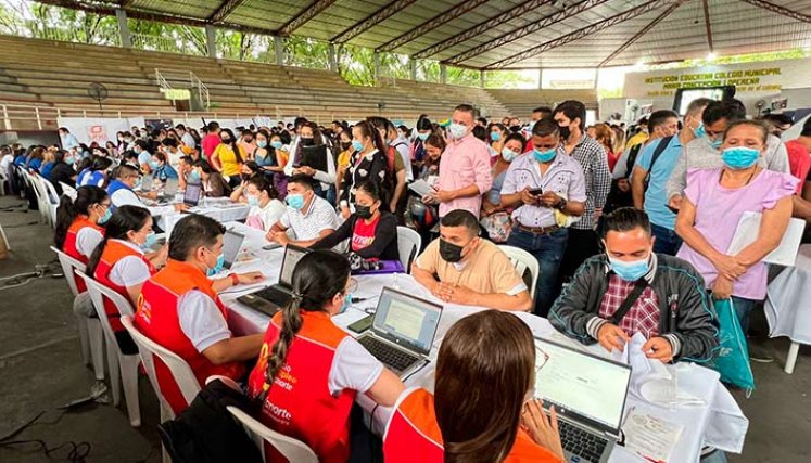 Cerca de 2.000 personas acudieron a la Feria Laboral que convocó la alcaldía ayer en Cúcuta./Foto cortesía
