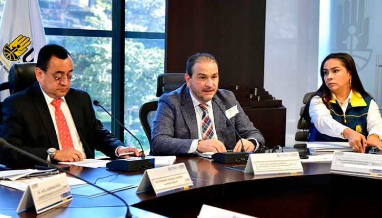 Gobernador Silvano Serrano (centro) expone la situación de calamidad por las lluvias en el departamento./Foto cortesía