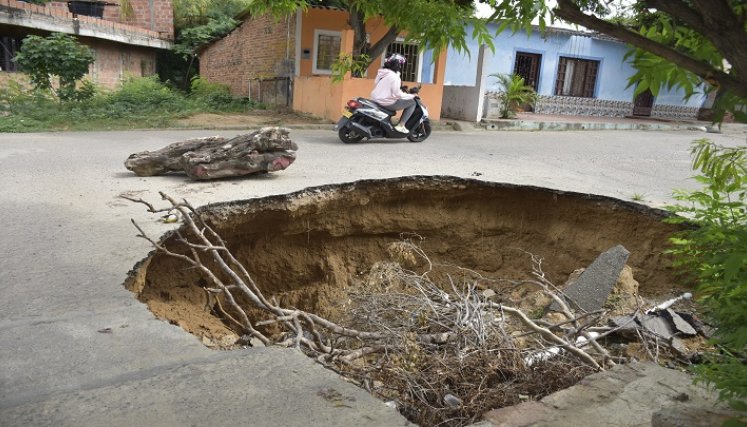 El hueco está ubicado en la avenida 22 con calle 14 entre los barrios Gaitán y Cundinamarca./Foto Pablo Castillo/La Opinión