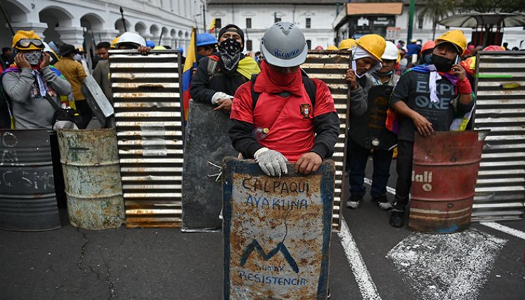 Un muerto y doce heridos deja ataque de manifestantes a militares en Ecuador./Foto: AFP