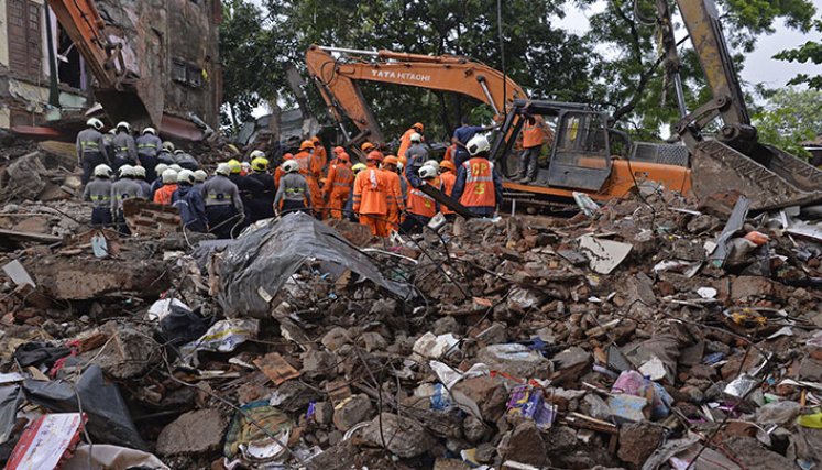Catorce muertos en derrumbe de un edificio en India./Foto: AFP
