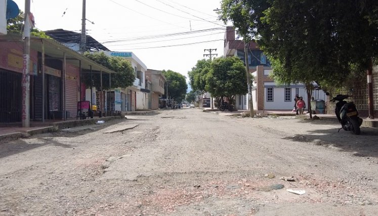 La calle 5 es una de las vías principales del barrio Comuneros, pero beneficia a la movilidad de otros barrios de la comuna 7. / Foto: Cortesía/La Opinión