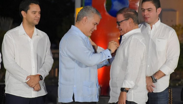 Duque exaltó el talento vallenato e impuso Medalla al Mérito