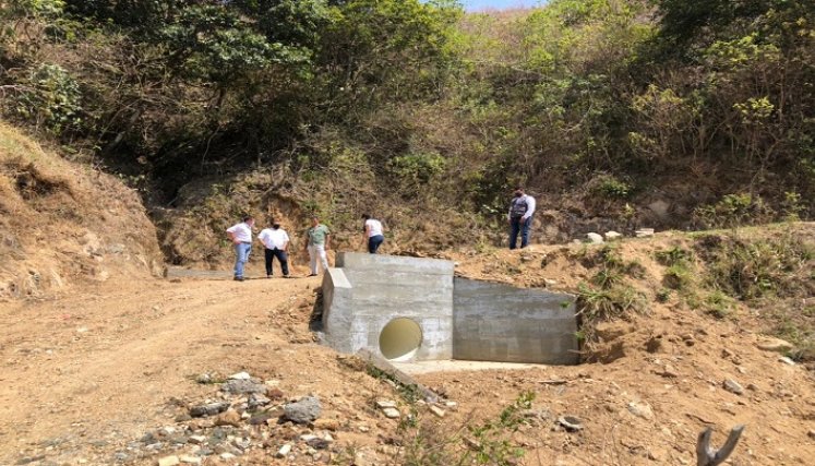 Campesinos del corregimiento de Pueblo Nuevo impiden el ingreso de técnicos de la empresa de gas natural para el mantenimiento de las redes, hasta tanto se arregle la carretera.