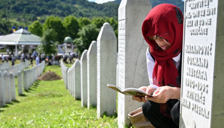  Srebrenica,