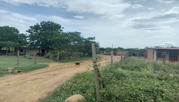En la vereda no pueden pavimentar las vías, hasta que no instalen el alcantarillado. /Fotos: Cortesía/La Opinión
