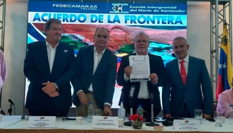 Los gremios económicos binacionales firmaron un acuerdo en San Cristóbal./Foto Anggy Polanco/La Opinión