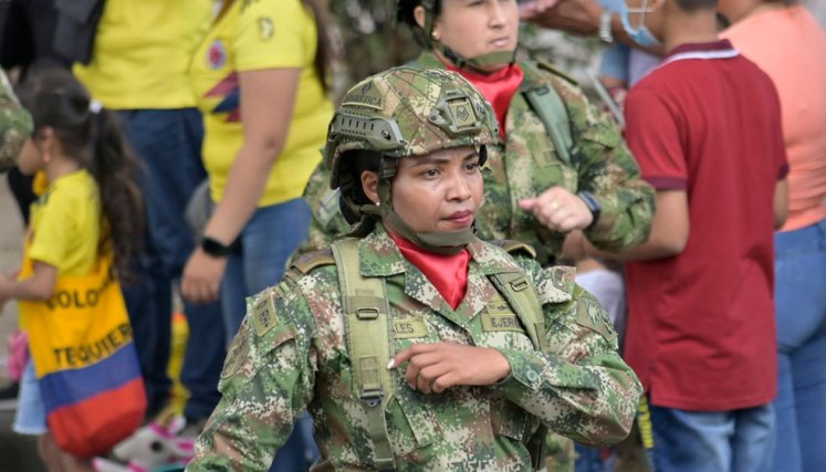 El desfile militar inició en el puente Benito Hernández. 