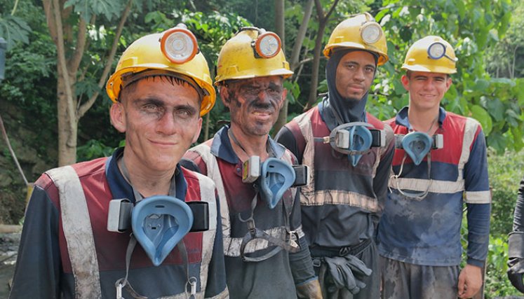 Hombres y mujeres encuentran su sustento y el de sus familias con la minería; por eso, hoy celebran con orgullo el Día del Minero./Foto Cortesía Carbomax