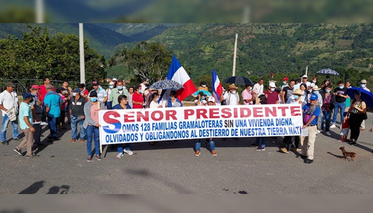 Gramaloteros protestan por "incumplimientos" en entrega de viviendas y reactivación económica./Foto: cortesía