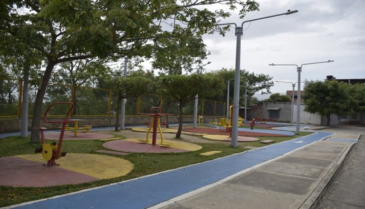 Gimnasio biosaludable, parque y cancha de banquitas son los espacios de recreación y deporte con los que cuentan. / Fotos: Pablo Castillo/La Opinión