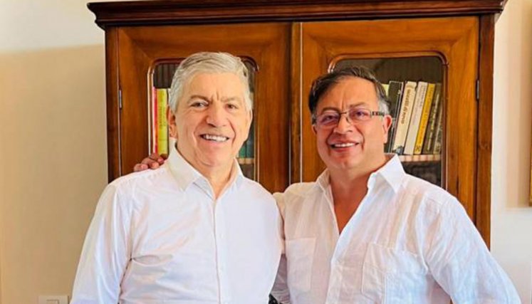 Concluye reunión entre Gustavo Petro y César Gaviria