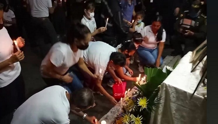 El miércoles hicieron una velatón en el comando de la Mecuc por los policías asesinados este año.