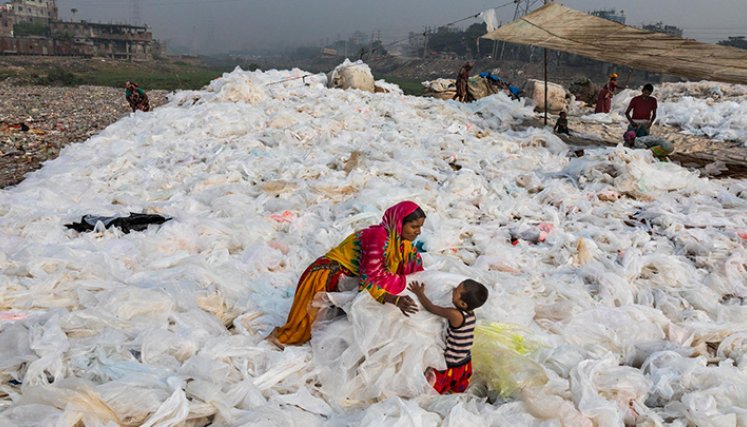 Según los ecologistas, el precio que el río Buriganga paga por este crecimiento económico es exorbitante./Foto: internet