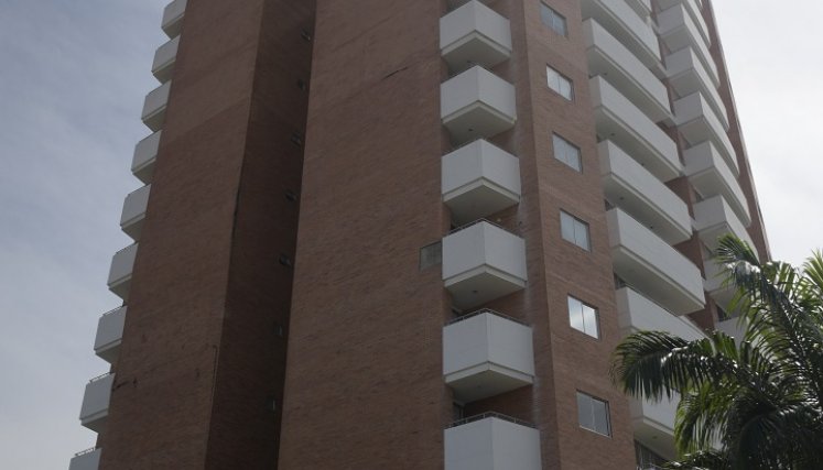 Edificio Versalles, donde se presentan las fallas constructivas en varios apartamentos./  Foto Pablo Castillo