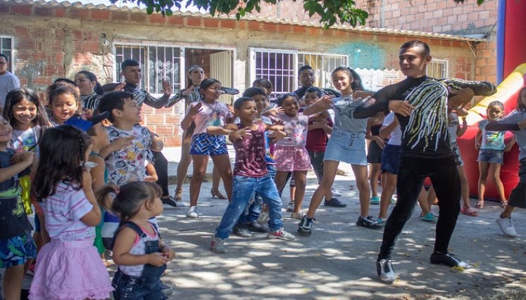 Más de 200 familias se beneficiaron en la Feria Aguas al Barrio 