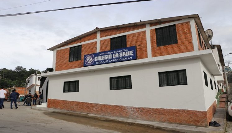 Los trabajos de remodelación de la escuela José Antonio Galán de Ocaña fueron entregados a la comunidad educativa. Los niños retornan a las aulas de clases.