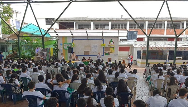 Analizarán frutas del PAE que enviaron a niños al hospital 