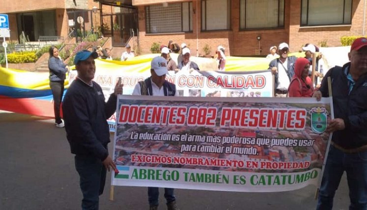 Cientos de docentes del Catatumbo llegaron a Bogotá para unirse al plantón. / Foto: Cortesía / La Opinión 