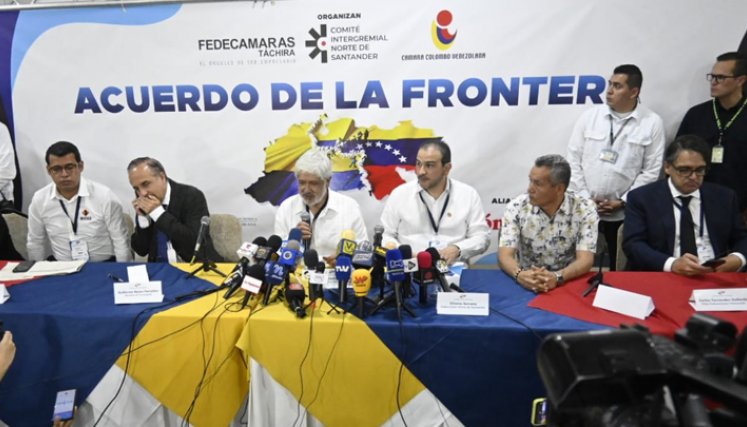 Ministros y empresarios hablan de reapertura de la frontera