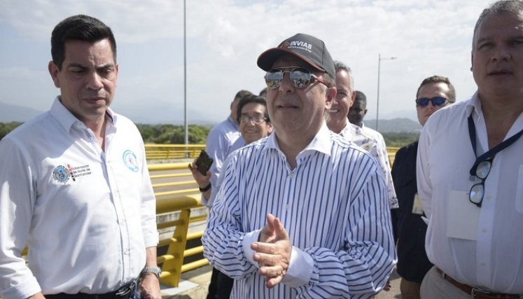 Ministro de Transporte visitó el puente de Tienditas ante posible reapertura de frontera./Foto: Pablo Castillo - La Opinión