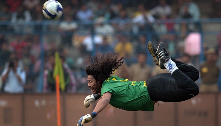 René Higuita hizo famosa la jugada del escorpión en un partido amistoso contra Inglaterra./Foto: AFP