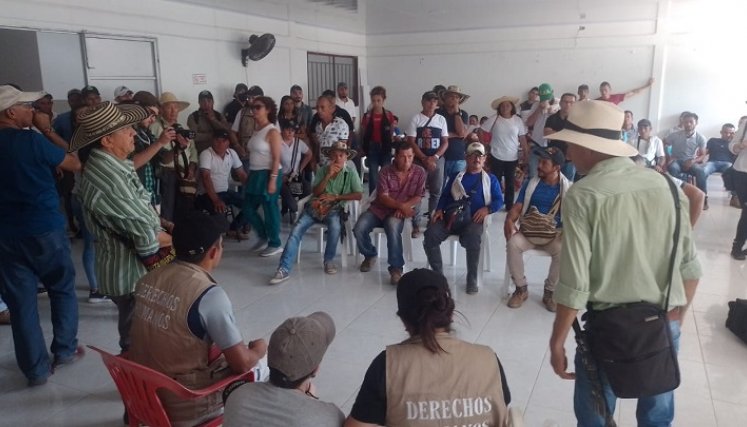Delegados de entidades defensoras de derechos humanos llegan hasta la zona rural de Teorama para verificar la situación y buscar salidas al fenómeno social. Los campesinos exigen la reubicación de la base militar.