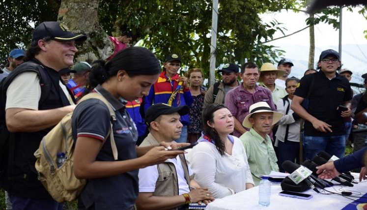  La Misión Humanitaria de Verificación entrega el informe final sobre la violación de los derechos humanos en la zona del Catatumbo. Urge la reubicación de la base militar.