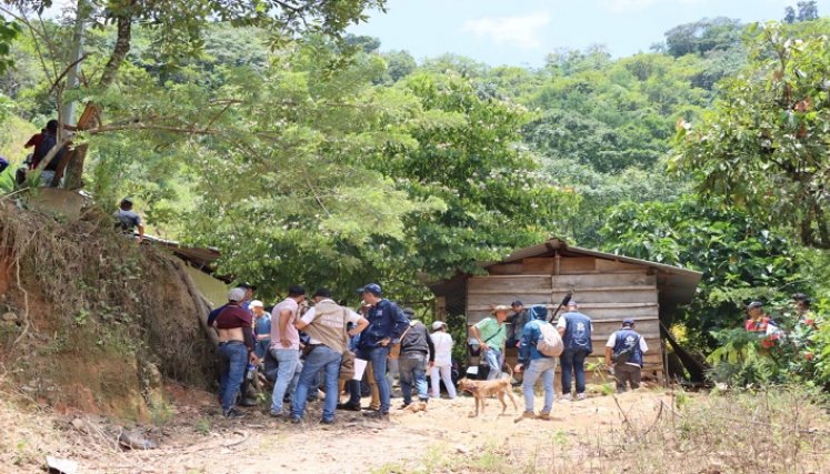 Ante la retirada de las tropas del cerro de Piedras de Moler, los campesinos inician la operación retorno gradual y con garantías.