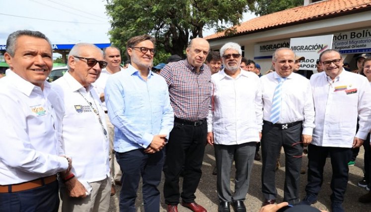 Gremios reaccionan a la reapertura de frontera