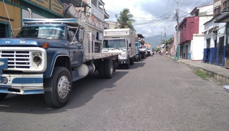 Empresas transportadoras de carga se alistan con habilitaciones y permisos para arrancar las operaciones de intercambio comercial. / Foto: Anggy Polanco / La Opinión