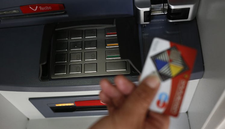 Cajero le entregó gran suma de dinero que no era suya y la devolvió./Foto: Colprensa