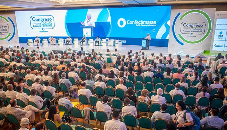 El presidente de Confecámaras, Julián Domínguez Rivera, presentó los resultados más importantes de dos estudios: ‘Dinámicas de la Movilidad y el Crecimiento Empresarial’ y ‘Fortaleza del tejido empresarial colombiano, recuperación post pandemia’. / Foto: Cortesía