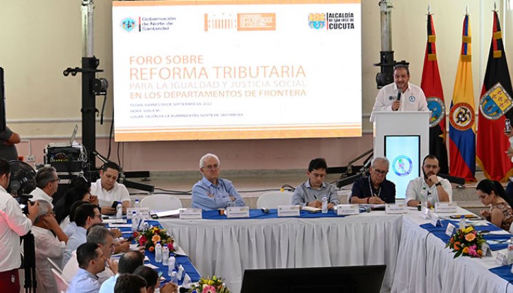 El ministro de Hacienda, José Antonio Ocampo, y el director de la DIAN, Luis Carlos Reyes, escucharon las propuestas e inquietudes de los empresarios de Norte de Santander./ Foto: Jorge Iván Guitiérrez