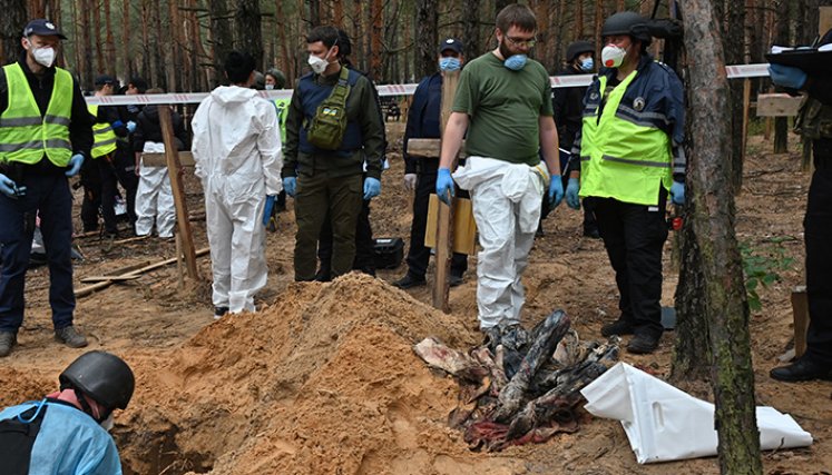 Ucrania encuentra cientos de tumbas y salas de tortura en territorio liberado./Foto: AFP