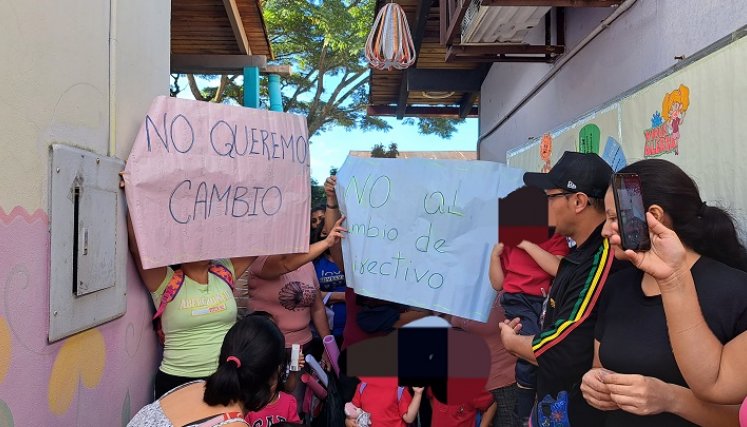 Protestaron en zona popular de San Cristóbal por cambios de directoras de planteles.