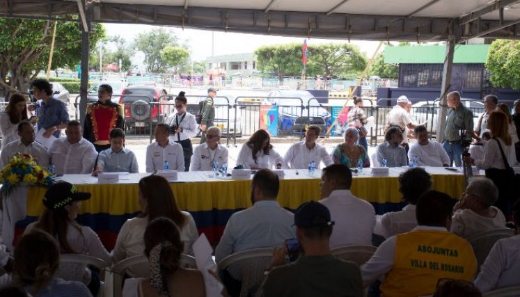 Los congresistas de Colombia y Venezuela se reunieron en la zona de frontera./Foto cortesía para La Opinión