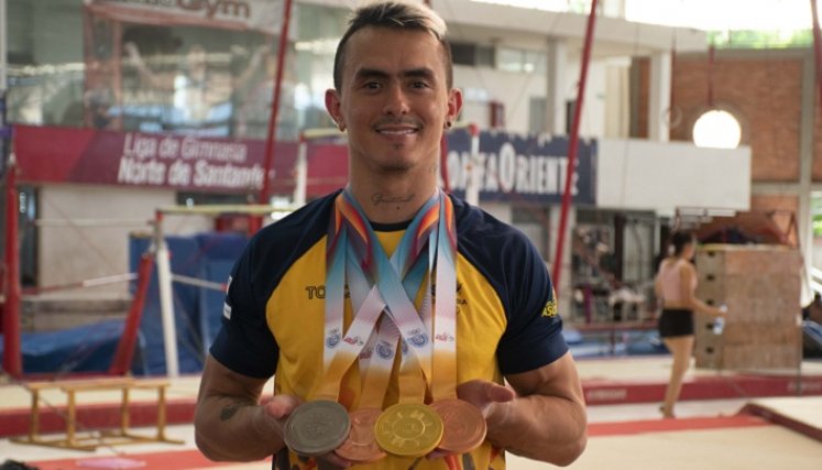 El gimnasta Jossimar Calvo Moreno, se destacó en los XII Juegos Suramericanos de  Asunción 2022, con cuatro medallas.
