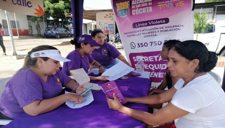 La Línea Violeta funciona de lunes a sábado, en el horario comprendido entre las 8:00 de la mañana hasta las 12: 00 del mediodía y desde las  2: 00 de la tarde hasta las 6:00 de la tarde.  / Foto: Cortesía / La Opinión 