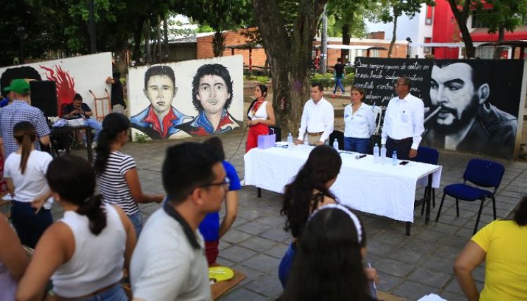 Ayer, en el debate convocado por estudiantes en la UFPS, solo acudieron los candidatos, Yolima Gómez, Fabio Torres y Carlos Flórez./Foto Juan Pablo Cohen