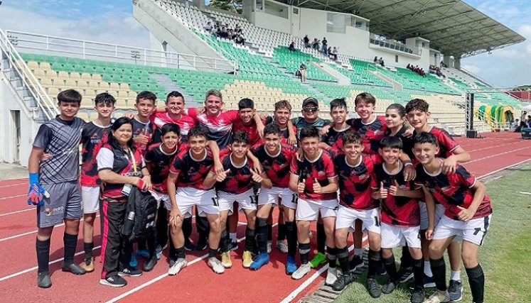 El once del colegio Comfanorte se hizo a la presea de bronce en fútbol.