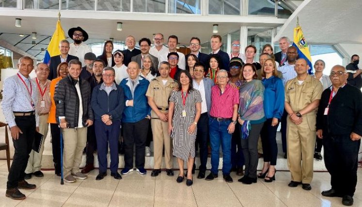 En el Hotel Humboldt, en el Cerro Ávila, en Caracas, Venezuela, el Gobierno de Colombia y el Ejército de Liberación Nacional (ELN) reanudaron oficialmente las conversaciones de paz./Foto cortesía Colprensa