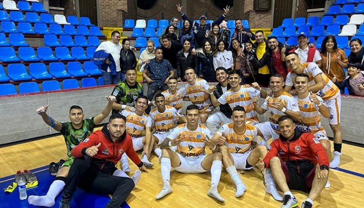 El quinteto de estrellas del Deporte hace una excelente campaña en la Liga de futsal.