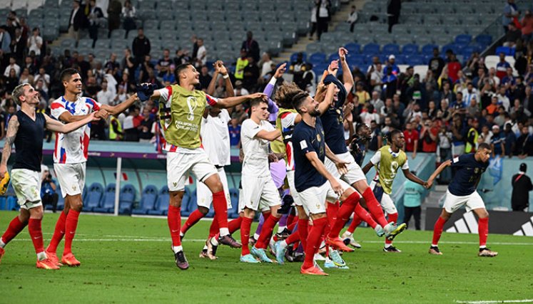 Francia gana 4-1 a Australia en su inicio en Mundial